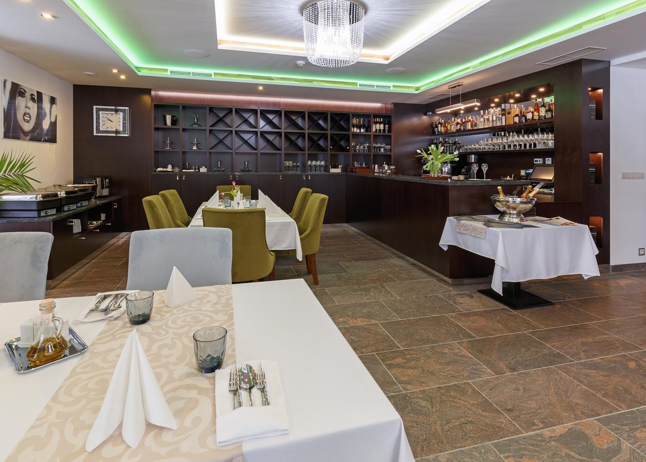 Hotel Bystra Снина Экстерьер фото
