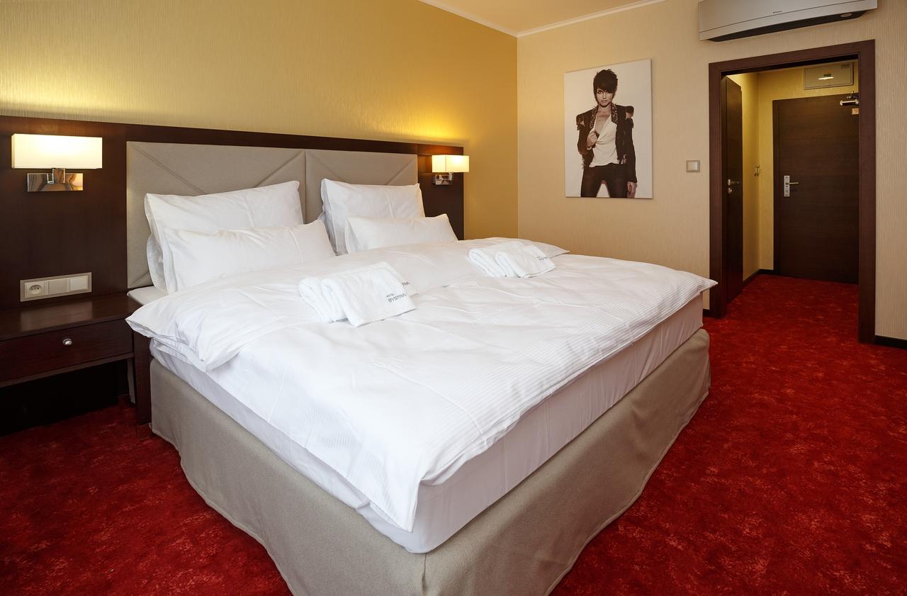 Hotel Bystra Снина Экстерьер фото